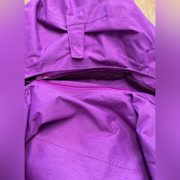 Columbia Woman’s Winter Omni Heat Jacket - Picture 3 of 10